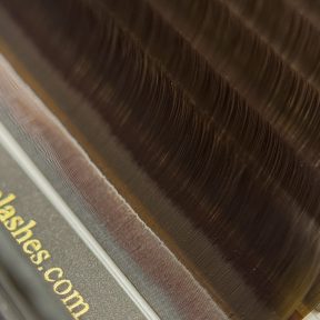 Barna műszempillák